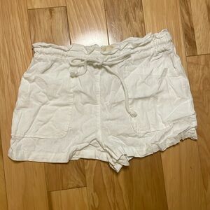 Breezy white linen shorts